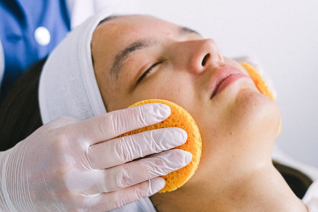 Nettoyage en profondeur de la peau du visage - une procédure nécessaire dès l'âge de 30 ans
