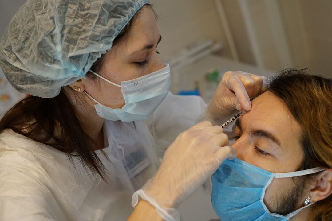 Thérapie botulique - procédure d'injection pour le rajeunissement de la peau du visage