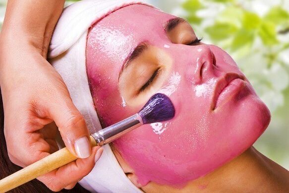 Masque aux baies pour le rajeunissement de la peau du visage
