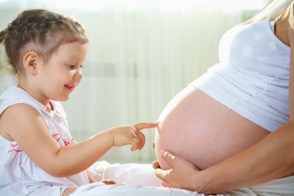 La procédure de lifting plasma est contre-indiquée pour les femmes enceintes